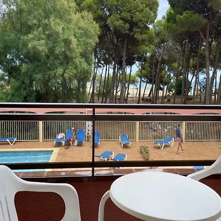 In Spain With Beachfront Views 公寓 *